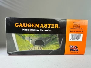 Gaugemaster GMC-UQ Four Track Panel Mounted Controller - Picture 1 of 2