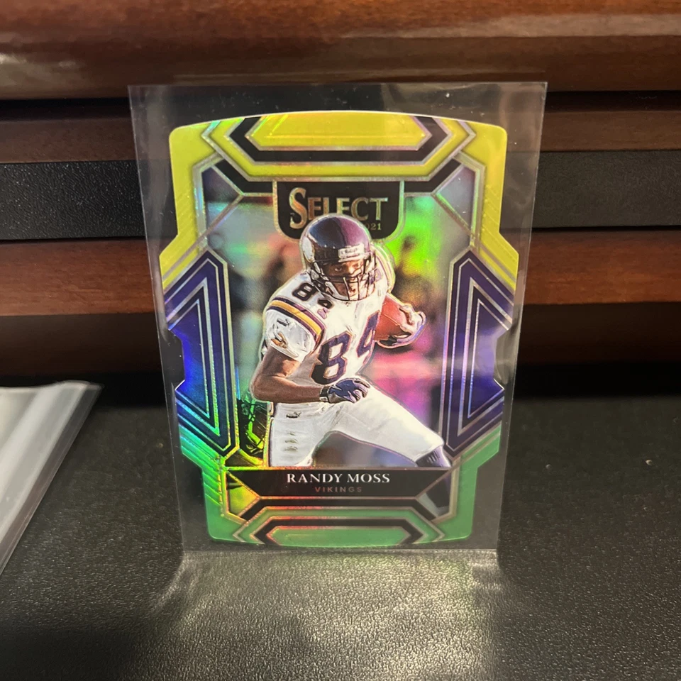 2021 Panini Select - Club Level Randy Moss #237 Green & Yellow Prizm Die-Cut - Image 1 of 1