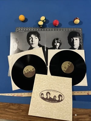 THE BEATLES Love Songs Vinyl 2-LP Record / Lyric Booklet / 1977 SKBL-11711 - Image 1 of 4