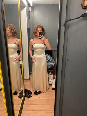 Chanel F/W 1995. Vestido de noche de sila marfil. Se ajusta como un XS. Puede alterar las correas Foto 1 de 4