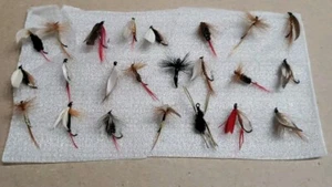 Vintage 23 Fishing lure Flies For Fly fishing Trout Tackle Muskie Bass Pike L3 - Picture 1 of 8