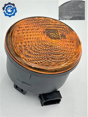 New OEM Mopar Right Amber Park Turn Signal Lamp 2014-18 Jeep Wrangler 68200290AA - Image 1 of 4