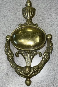 Antiguo llamador de puerta francés Art Nouveau de latón pesado sin grabado - Imagen 1 de 3