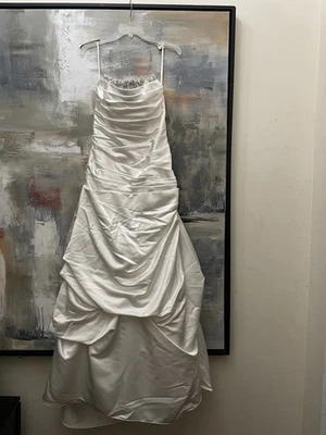 Vestido de novia David's sin tirantes marfil satinado línea A - estilo WG9828 - talla 12 Foto 1 de 4