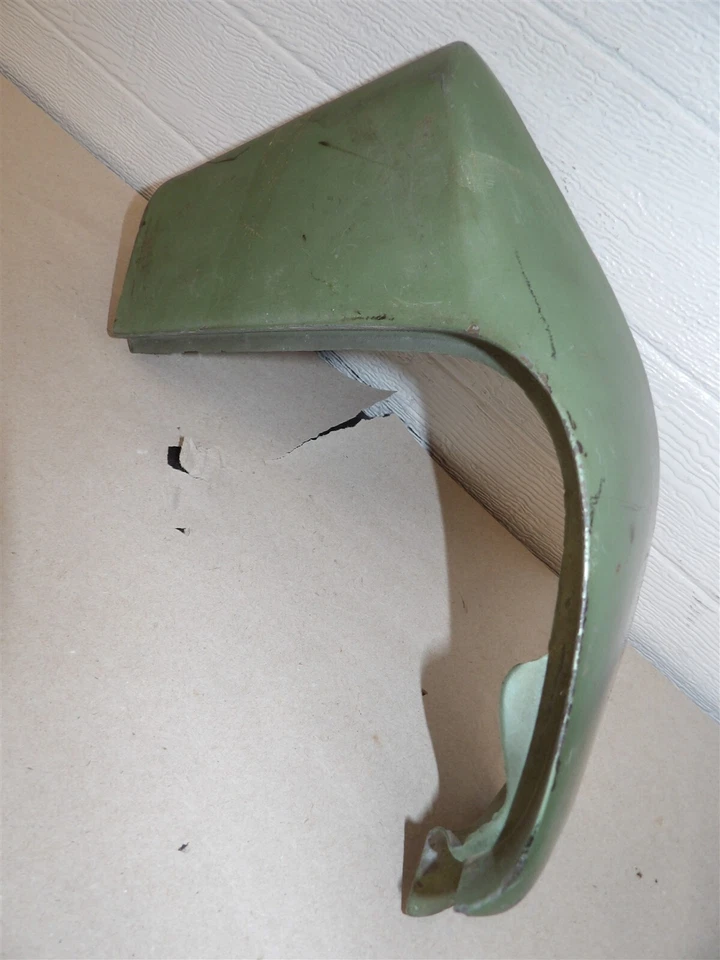 CARCASA LUZ TRASERA PASAJERO DERECHA/EXTENSIÓN PANEL CUARTO 73 OLDSMOBILE DELTA 88  Foto 1 de 4