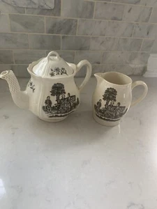 Wedgwood Collector's Society Teapot & Creamer NEW - Picture 1 of 4