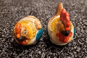 Vintage Chickens Salt & Pepper Shakers - Occupied Japan 1949 Ceramics, 2.5x3.25" - Picture 1 of 6