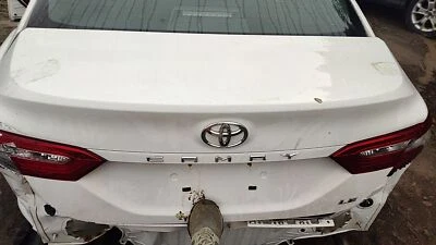 18 TOYOTA CAMRY Trunk/LID Dentsuper White040 - Image 1 of 3