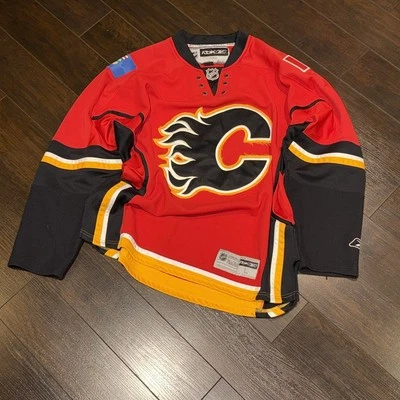 Calgary Flames Hockey Jersey Mens Size L Stitched Embroidered Red Home NHL - Image 1 of 4