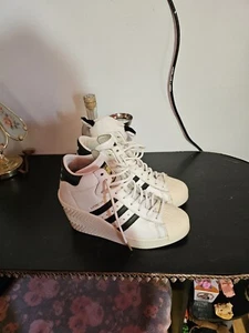 Adidas (Woman) - Picture 1 of 5