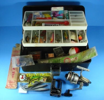 Caja de aparejos Old Pal 2 bandejas con señuelos carrete giratorio plástico blando cucharas cuchillo Foto 1 de 4