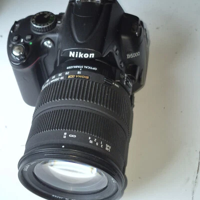 Nikon  D5000 12.3 MP SLR-Digitalkamera - Schwarz (Kit m/ AF-S DX 18-55mm... - Bild 1 von 4