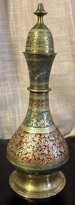 Jarrón vintage de latón, recipiente, urna con tapa 10 1/4 Hariela’s hecho en la India Foto 1 de 4