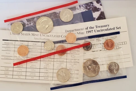 1997 P&D United States Mint Set-Complete As Issued-Free USA Ship Cover