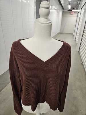 Pullover ALO Yoga Talla M Muse Cuello en V Cereza Cola Borgoña Recortado Acanalado Tejido Foto 1 de 4