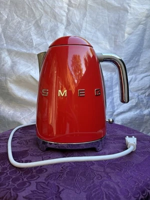 New SMEG KLF03RDUS  Retro Style Electric Kettle with Automatic Shutoff - Red - Image 1 of 4