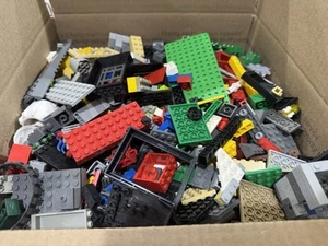 LEGO Bulk Lot Large Flat Rate Box 6 Pounds 13 Ounces Of Legos - Picture 1 of 3