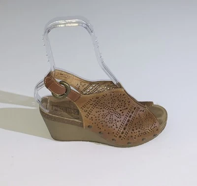 Sandálias anabela femininas Pikolinos 41 cravejadas conhaque marrom corte a laser estilingues - Imagem 1 de 4