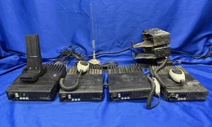 Radio bidireccional Motorola MaxTrac D45MWA5GB7AK 4 con micrófonos - Encender radios - Leer - Imagen 1 de 16