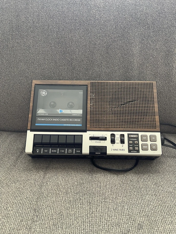 Radio Cassette Reloj GE Vintage Modelo 7-4956B FM AM Grano Madera Probado Foto 1 de 4