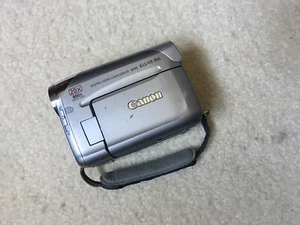 Canon ELURA 100 Digital Video Camcorder NTSC 20X Optical Zoom 800X Digital Zoom - Picture 1 of 9