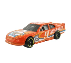 Hot Wheels HW Mystery Models Serie 2 Arancione '10 Chevy Impala Diecast Auto Sciolta - Foto 1 di 5
