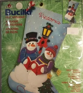 Bucilla Weihnachtsstrumpf Set Schneemann Filz Applikation 84387 Urlaub Schnee Familie - Bild 1 von 12