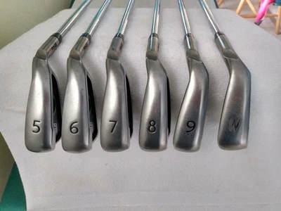 Juego PING 2016 G Series 5i-9i, W, punto amarillo, diestro con eje AMT 2.0 R-Flex Foto 1 de 4