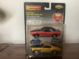 "Vintage NKOK Maßstab 1:32 Doppelpack Fahrzeug Set 69 ""Camero"" & 69 ""Mustang""" - Bild 1 von 4