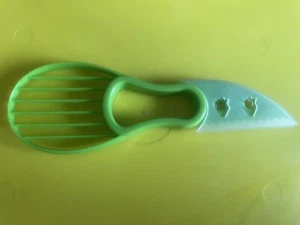 Avocado Cutter Slicer Kitchen Tool Fruit Peeler Separator Green Corer Knife - Picture 1 of 4