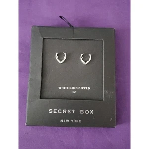 Secret Box New York White Gold Dipped CZ Antler Stud Pierced Earrings, NEW - Picture 1 of 9