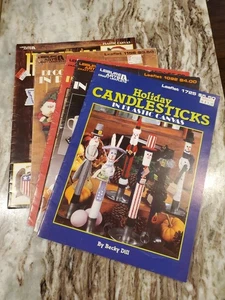 Lot Of 5 Leisure Arts Plastic Canvas Holiday Leaflets Vintage Halloween Etc - Picture 1 of 18