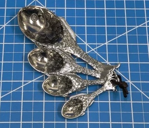 La Cucina by Ganz Nesting Measuring Spoons Fish 4-Piece Spoon Set NWOT 42521 - Picture 1 of 5