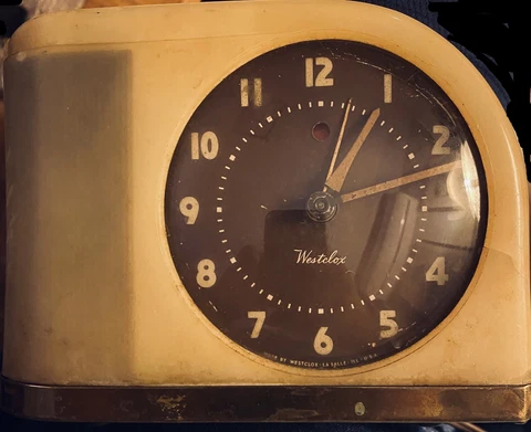 VINTAGE 40's CLOCK WESTCLOX - MODEL MOONBEAM S5-J - *ATTENTION 230 V. AC-50 HZ* Cover