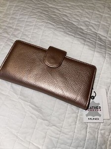 mundi new with tags rose gold all genuine Leather Slim Clutch Wallet Snap 7”