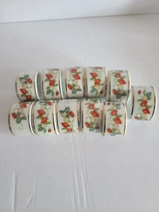 Vintage Avon 1978 Erdbeere Porzellan Serviettenring Halter Goldrand 11er Set - Bild 1 von 4