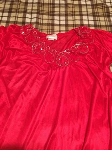 Women’s Pretty Nightgown LATI Intimates Red Size M NWOT - Picture 1 of 5