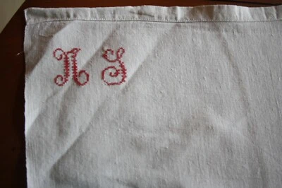 Nappe N°224 ancienne fil de lin 142 x 162 cm monogramme rouge en coin liteaux - Photo 1/4