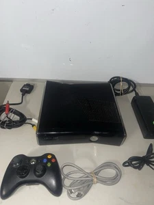 Microsoft Xbox 360 S Slim 4 GB Negro Sistema de Consola de Videojuegos 360 S Paquete - Imagen 1 de 7