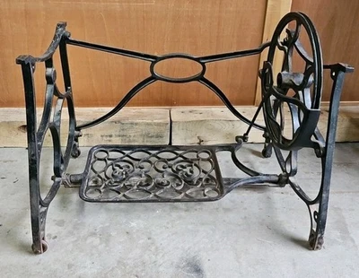ANTIQUE IRON SEWING MACHINE BASE IRON TREDDLE TABLE BASE INDUSTRIAL - Image 1 of 4