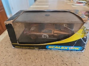 Gold #5 Scalextric rara Ford GT Mk II C2465 1966 Le Mans scatola grezza auto nuova - Foto 1 di 9