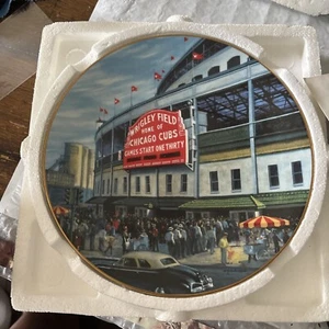 WRIGLEY FIELD HOME OF CHICAGO CUBS COMMEMORATIVE PLATE 1993 With COA - Picture 1 of 8