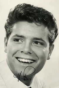 Cliff Richard - Foto promocional autografiada firmada - Imagen 1 de 4