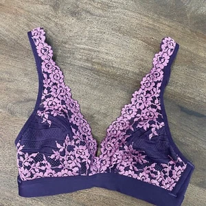 Reggiseno convertibile Wacoal Embrace pizzo senza fili bralette taglia 30 30A 30B XS - Foto 1 di 7