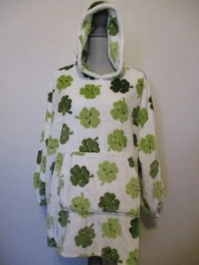 Throwsy Oversized Hooded Jr. 4 Leaf Clover Poncho w/ Sleeves/Pockets-Love Marlo - Picture 1 of 18