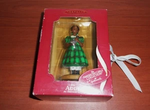 HALLMARK RICORDO ORNAMENTO VINTAGE RAGAZZA AMERICANA ADDY NUOVO CON SCATOLA - Foto 1 di 2