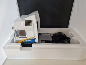 1:18 MCG 18134 MAN F2000 ZUGMASCHINE LKW WEISS OVP NEU - Picture 1 of 7