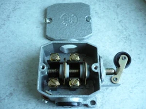 Endschalter Schaltkontakt Grenztaster Bernstein Robotron GWE 2 H VEB DDR Takraf - Picture 1 of 4