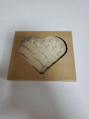 New Pampered Chef Stoneware Cookie Mold Patriotic Heart 2005 & Farmyard Friends  - Image 1 of 3