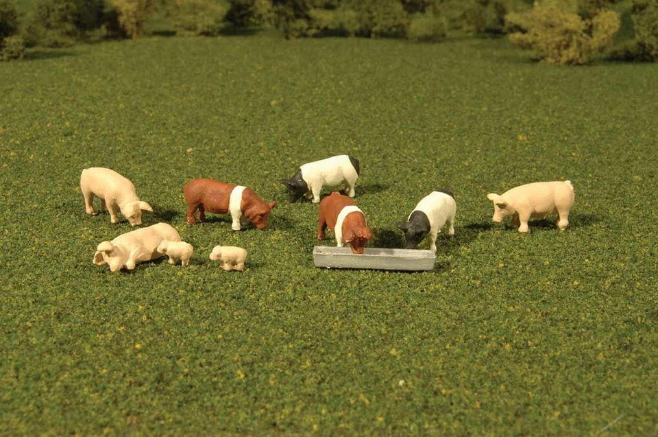 Bachmann HO Pigs SceneScapes pkg(9) 33118 - Image 1 of 1